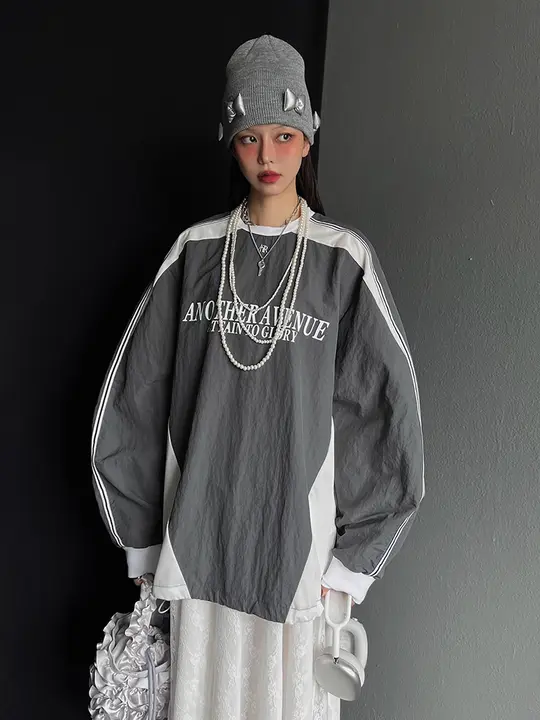 秋冬向けレトロ風カラーブロッキング長袖トップスとレースキャミワンピース（セットアップ対応）