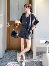 グレーのストライプラメカーディガンとショートパンツ【したスタイル・おしゃれなコーディネート】（セットアップ対応）