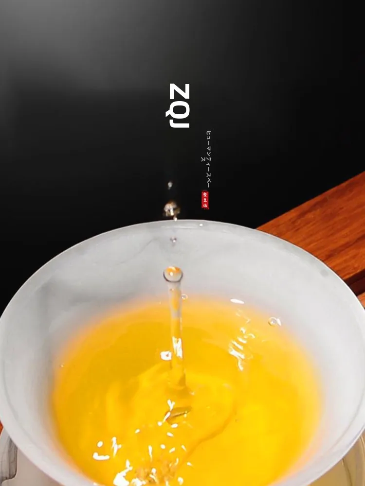 紫泉涧琉璃大茶杯：茶色与水色在茶具中的表现差异解析