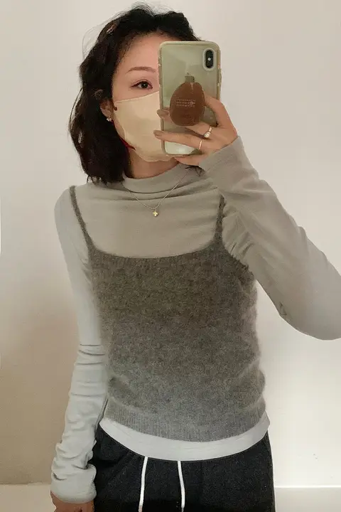 洗練されたデザインのハイネックニットトップス【極上の柔らかさ・裏起毛・通勤用】