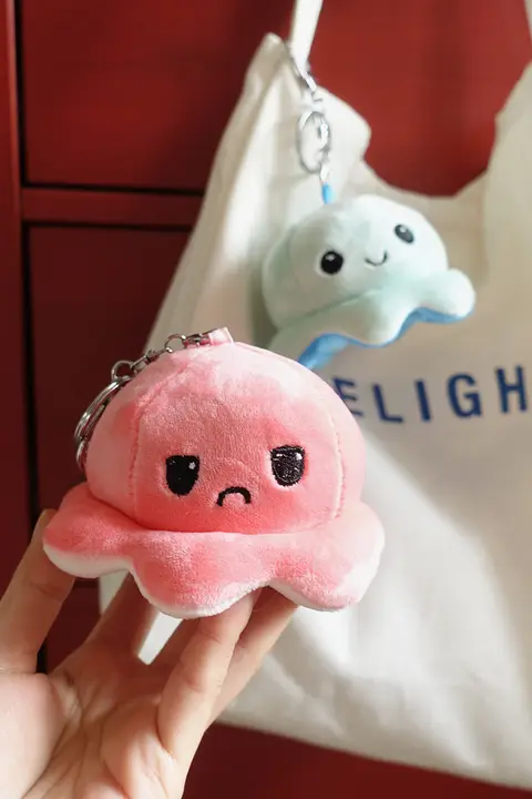 かわいい小さなタコのリバーシブルキーホルダー【バッグチャーム・カップル向け】