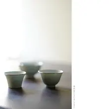 清物堂 主人用茶杯【柴窯素胎・銀口・影青花・馬蹄型】