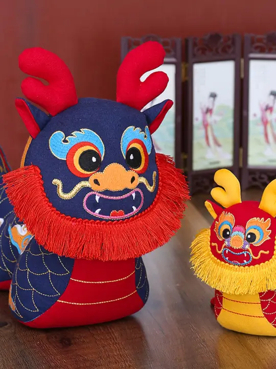 新年を祝う！毛糸製の幸運ドラゴンぬいぐるみ【可愛いデザイン・お祝い用】