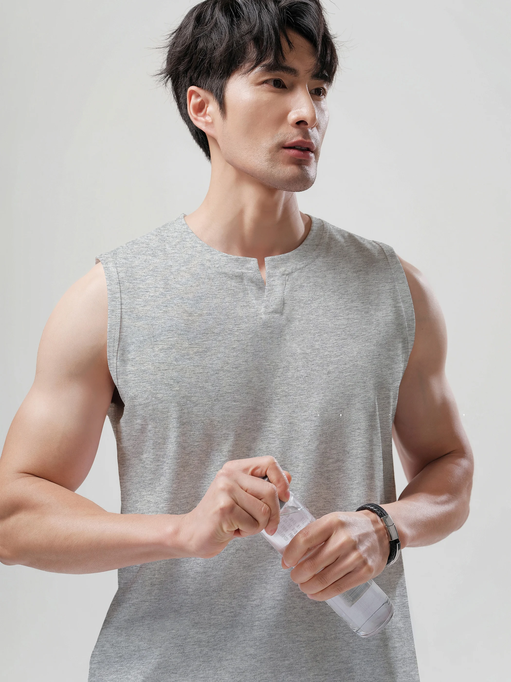 上半身汗かきに適した抗菌無袖Tシャツ：XDIANの透湿デザインが実用性を実証