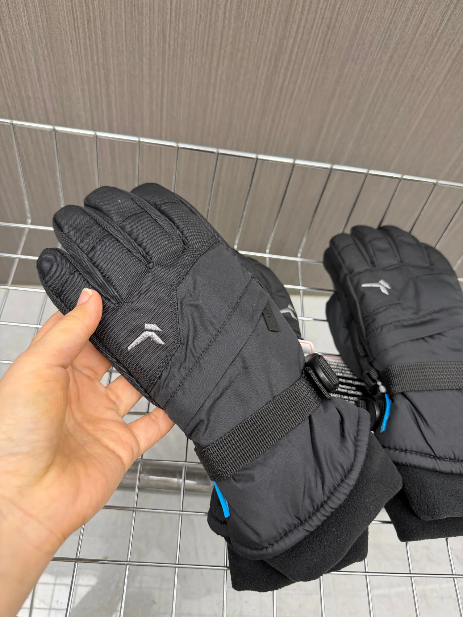 バイクで冬を乗り越えるための「手荒れを防ぐ最強手袋」はどれ？