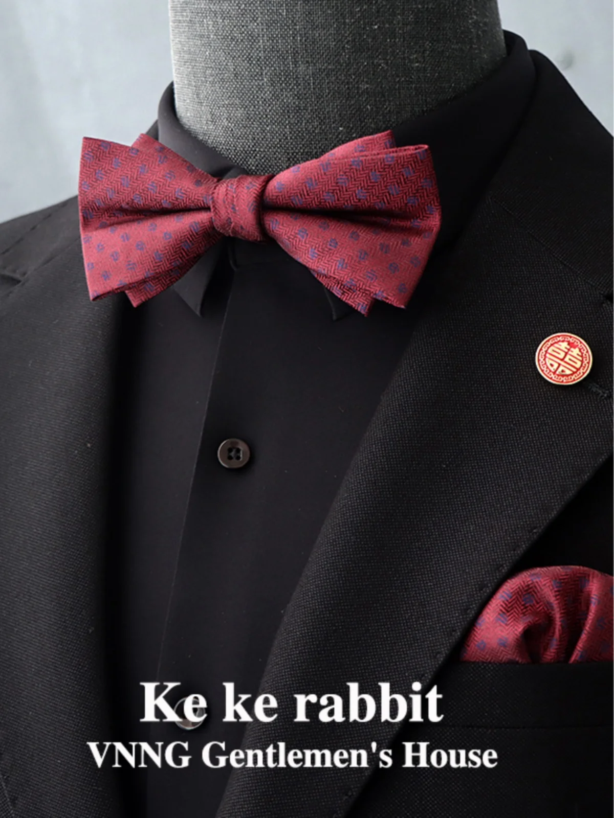 bowtieをどう選ぶか？レトロなボルドー色蝶ネクタイが、日常のスタイルに与える驚きとは