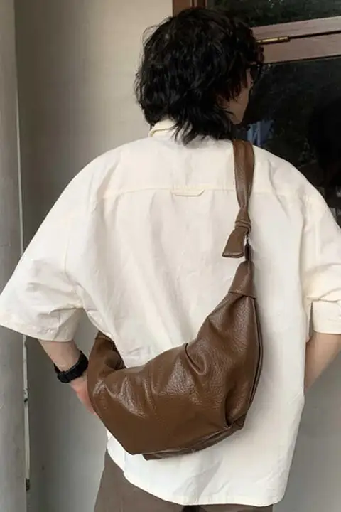 ダンプリングバッグ クロワッサンバッグ 斜め掛けショルダー ユニセックス PUレザー クシュ加工 大容量 ヴィンテージ ルーズ 「YUEN」
