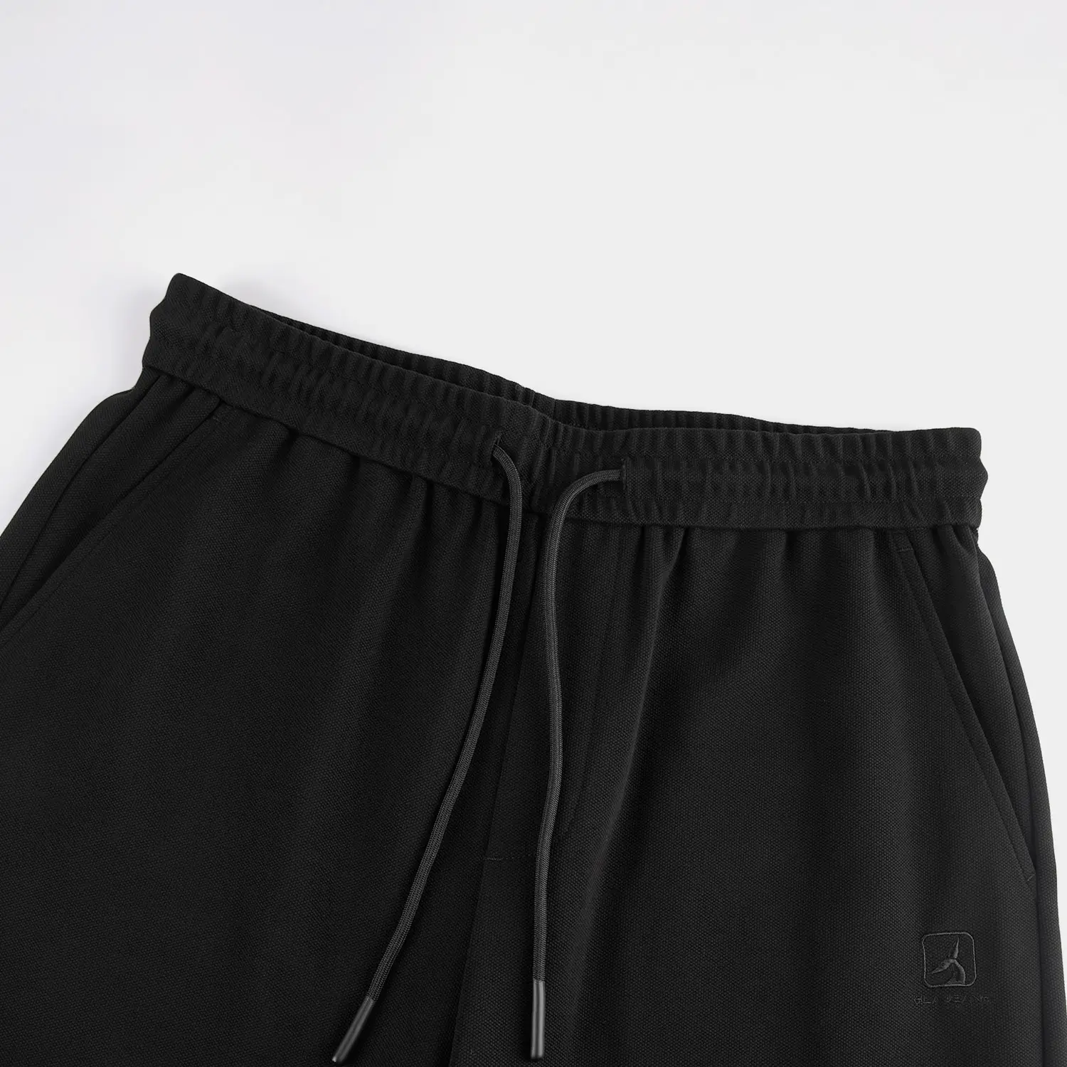 黒スウェットパンツのフィット感と素材特性：HLAカジュアルパンツの実測分析
