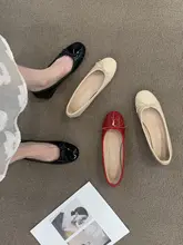 リボン付き 低めヒール 赤いバレエシューズ【春夏用・カジュアル・女性用】