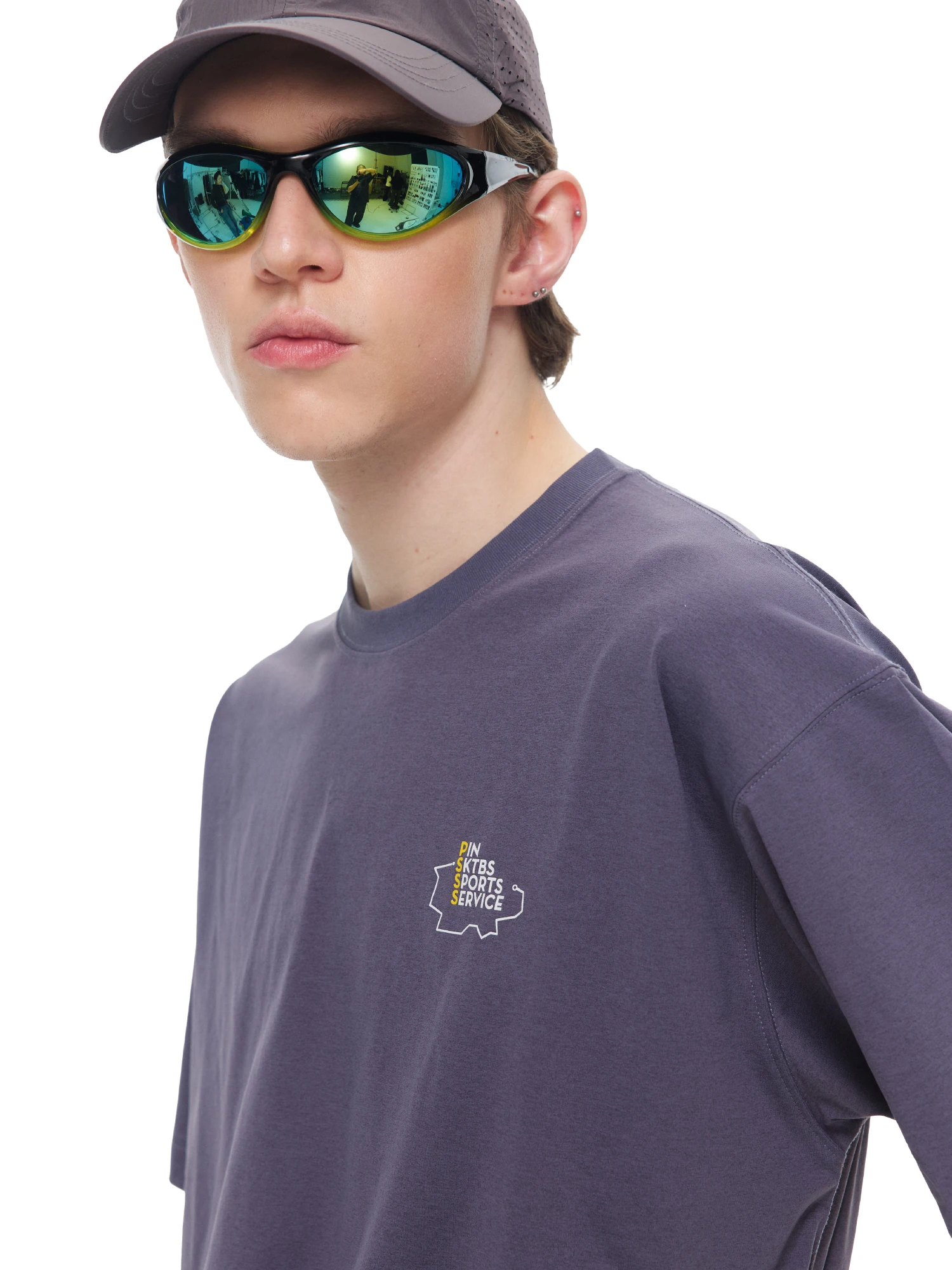 アウトドアで涼しくてスタイリッシュに過ごすには、どんなTシャツがおすすめ？