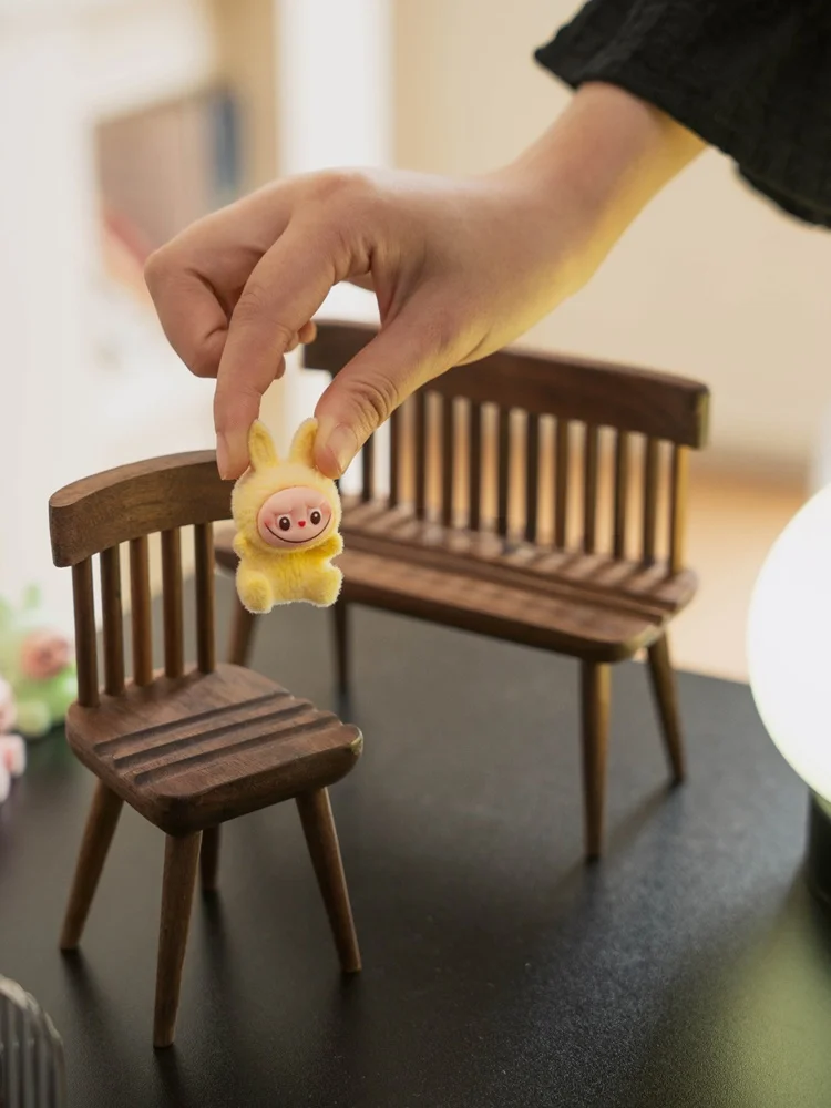 独特なアートデザインの木製スマホスタンド【洗練されたクリエイティブ】