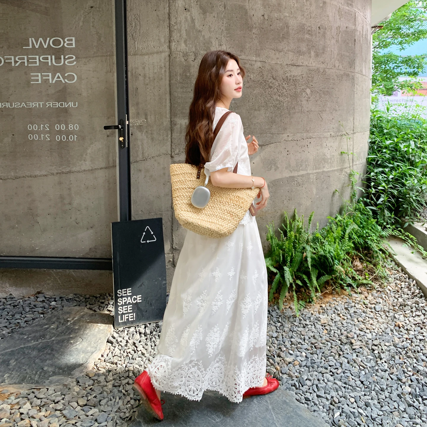 20代女子が今夏選ぶべき「軽やかな国風ヴィンテージレース刺繍スカート」は？