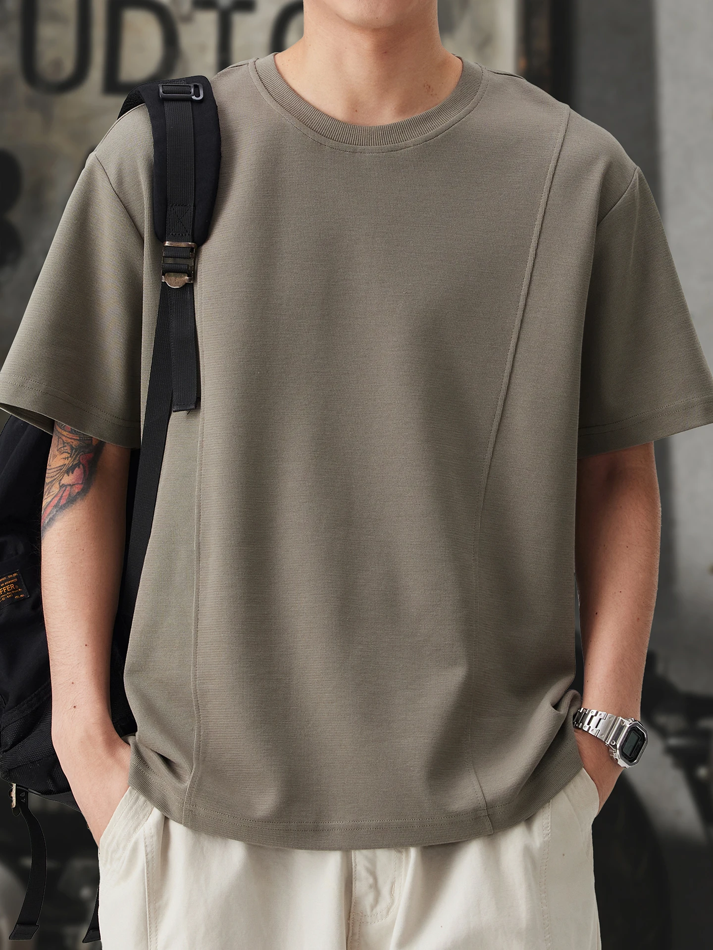 メンズ 春コーデ カジュアル どう選ぶ？シンプルで軽い素材がキモなTシャツの選び方