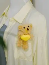 レモンイエローの服用ブローチ【ハート型のクマ・ミニピン・カップル用】