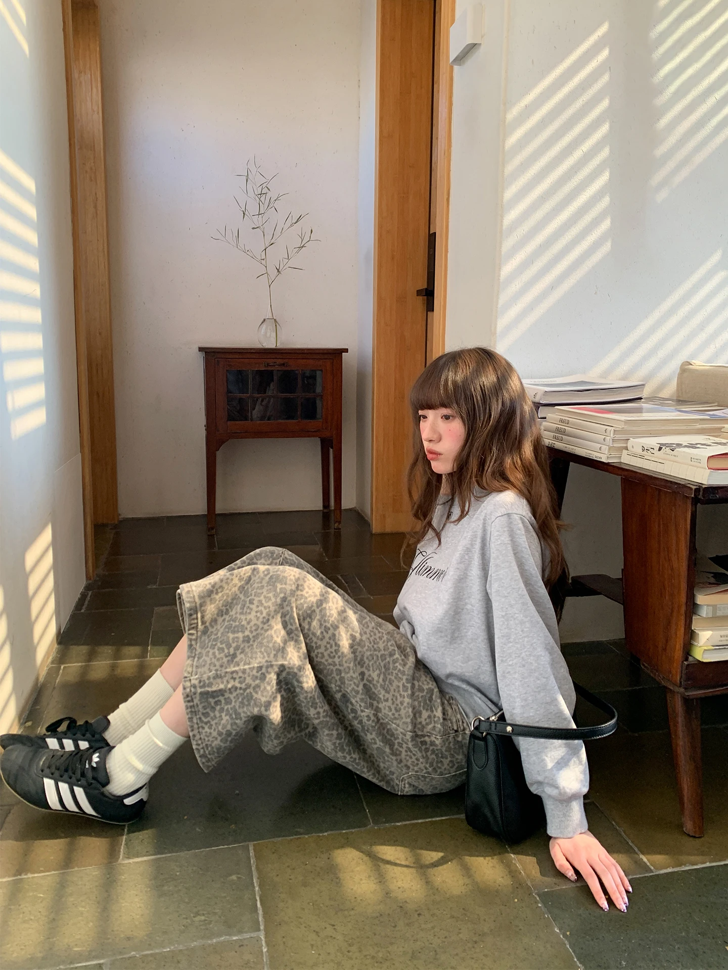 だぼっとしたズボン レディース おすすめモデル：レトロアメリカン風ヒョウ柄デニムパンツ