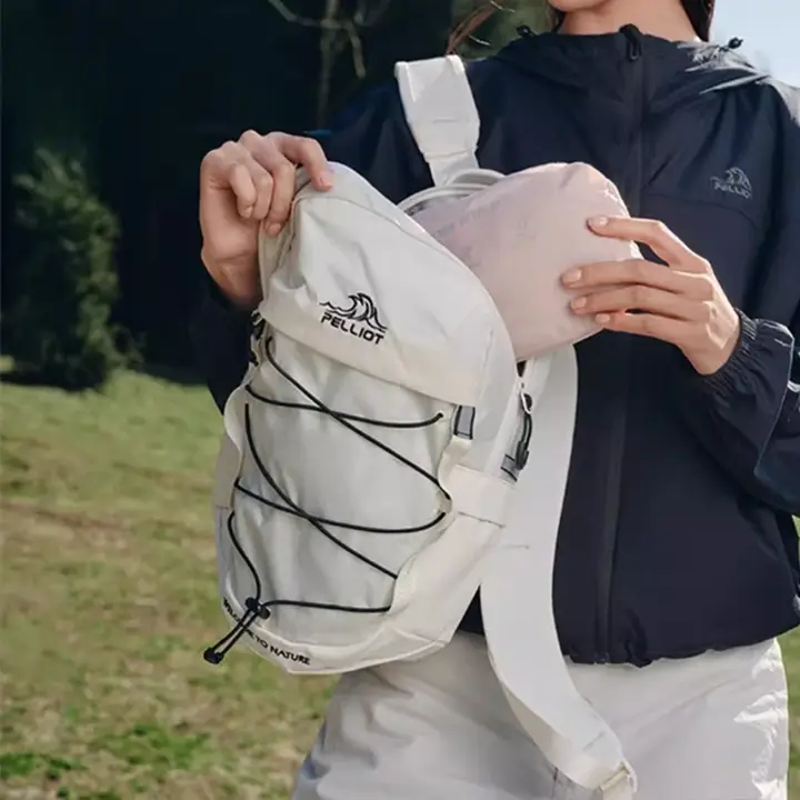 軽量の防水加工リュックサック【男女兼用・登山やサイクリングに最適・コンパクトデザイン】