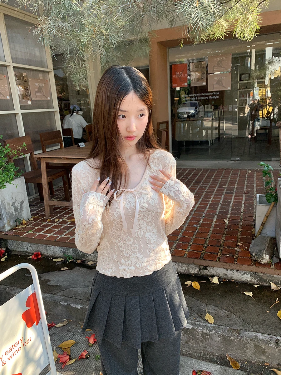 レース模様のVネックリボン付き長袖Tシャツ【重ね着対応】