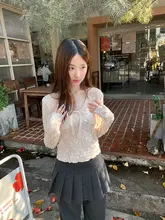 レース模様のVネックリボン付き長袖Tシャツ【重ね着対応】