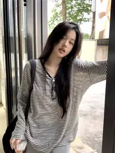 ストライプデザインの長袖Tシャツ【ゆったりシルエット・秋用・紫外線対策】