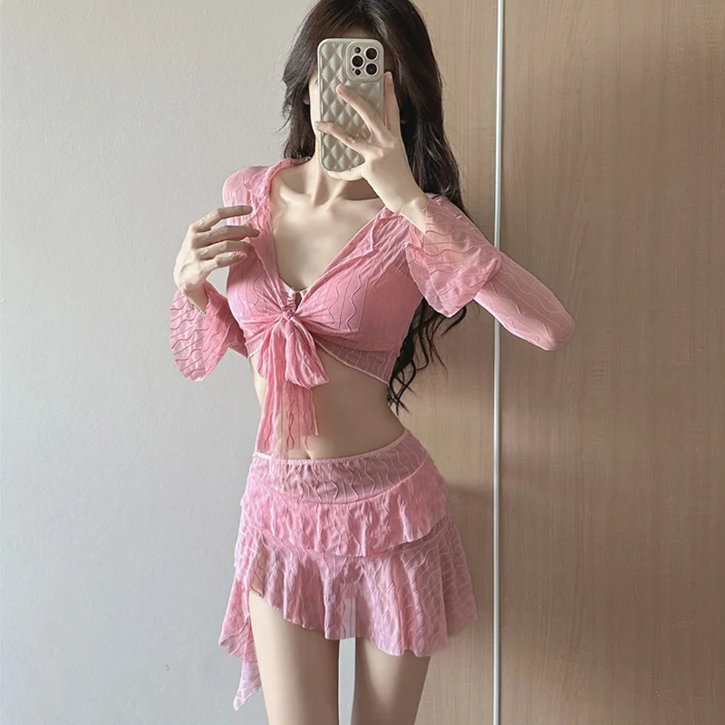 ビキニ水着：上品なデザインとシェイプアップを実現するセクシーなデート衣装