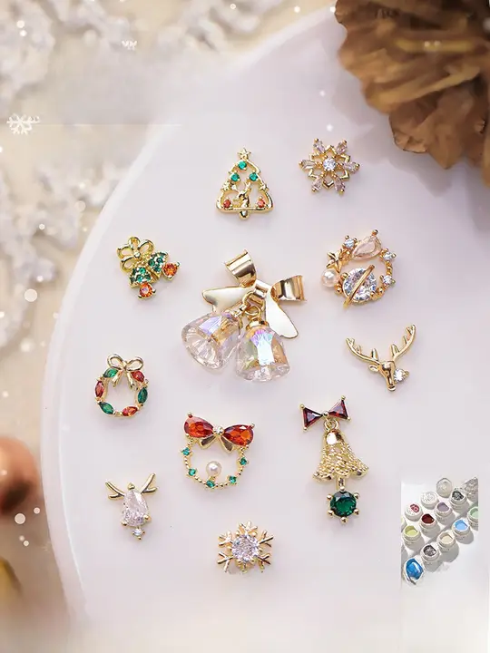 煌めくクリスマス雪の結晶リースと鈴の飾り【金銀色・ジルコニア・ネイルデコ】