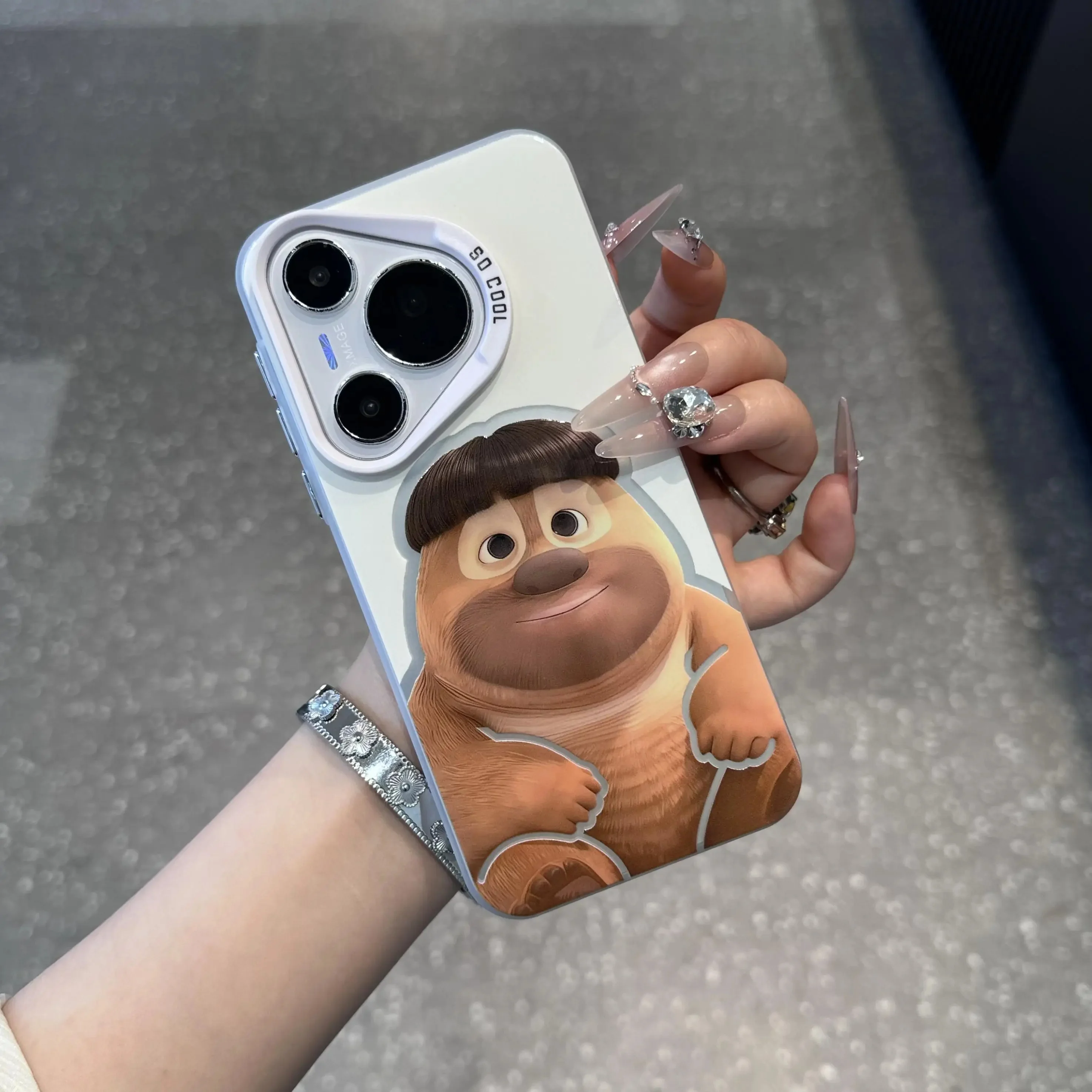 かわいいくまのプーさん風カップル向けiPhoneケース：保護性とデザインのバランス