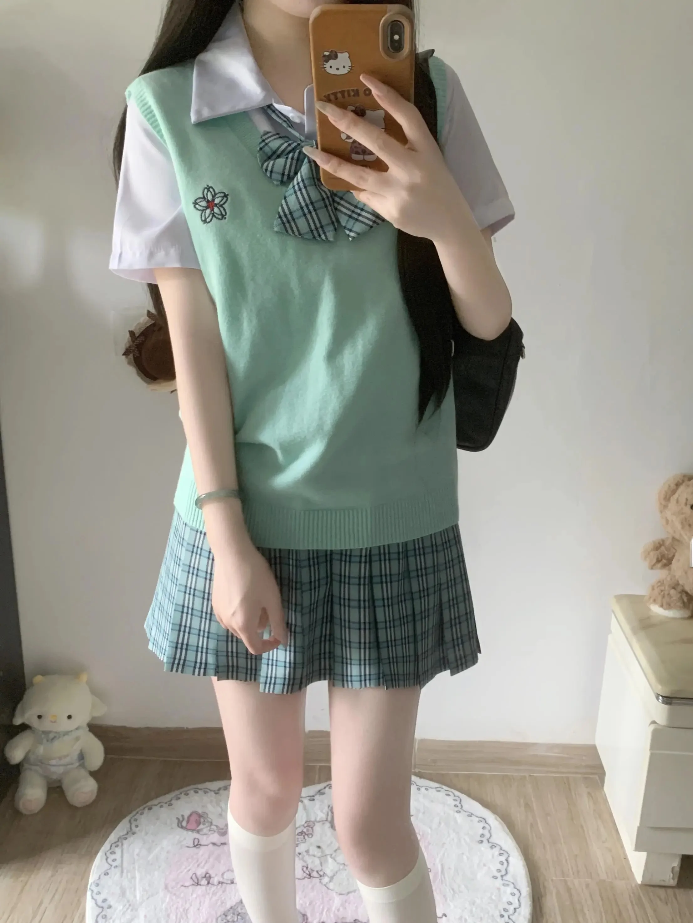 黒色のJKスタイルニットベスト：可愛さと機能性を兼ね備えた女子高校生向け春秋用アイテム