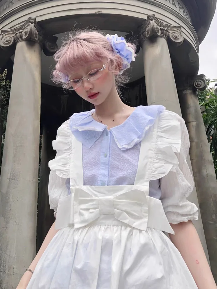 白色系リボン付き可愛い花畑デザインのトップスとショートパンツ（セットアップ対応）：20代女性に最適な春の着こなしスタイル