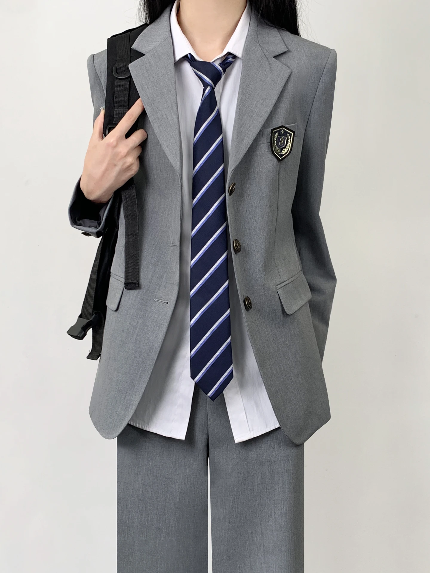 中学生女子が「制服ジャケット」を選ぶとき、どうすれば可愛いと感じるのだろうか？