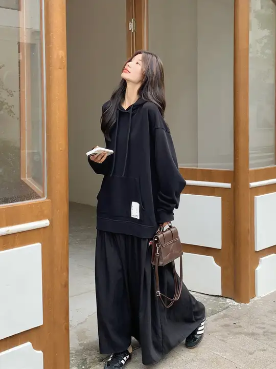 黒のゆるシルエットフード付きロングワンピース【春秋用・カジュアル】