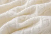 厚手のヴィンテージ風ケーブルニットクルーネックセーター【極上の柔らかさ・フィット】