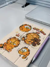 アクリル製 カートゥーンアニメ猫デザインのタブレット用保護ケース【iPad Air6・Huawei MatePad 11.5s対応】