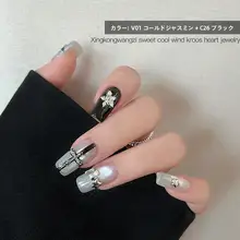ハートと立体五角星のネイルデコレーション【メタルスタッズ・インスピレーション】（セットアップ対応）