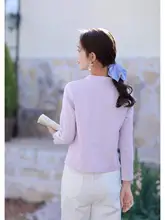 春季新作のデザイン感あるVネックコットン長袖Tシャツ【薄紫色・レディース】