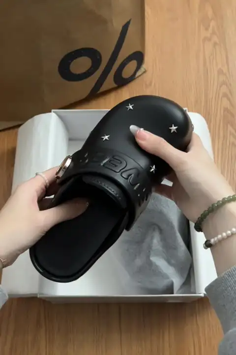 黒のレトロデザイン 滑り止め厚底フロントオープン女性用サンダル【夏用・通気性・カジュアル】（セットアップ対応）