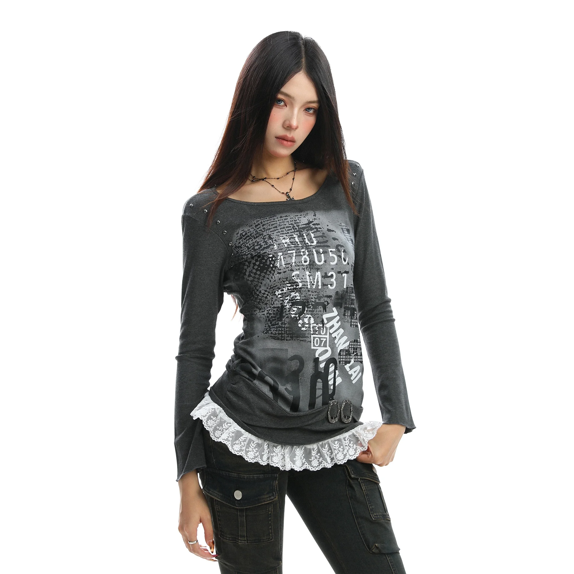 パンクスタイルのラウンドネック長袖Tシャツ【レーストリム・ドロップショルダー・秋用】