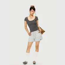 Tシャツ レディース 半袖 クロップド ローンネック プリント アメリカン風 スリム 着痩せ ギャル系 夏 トップス「BLACKBB」
