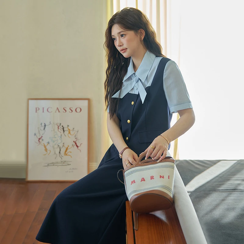 夏用カジュアルデザインのレディース制服セット：学院風切替トップスとスカートの実用性と着こなし