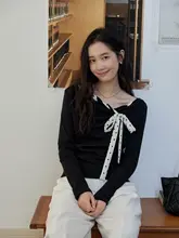 デザイン性豊かなバタフライリボン付きシャーリングトップス【春用・長袖・斜め襟・甘辛カジュアル】