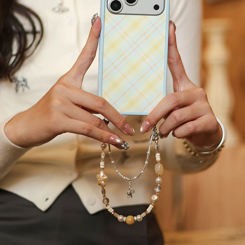 お手頃なアクセサリーで高級感を演出するには？パール調ホワイトファー星型スマホチェーンの選び方