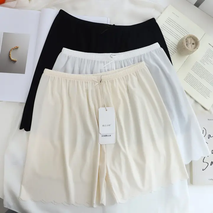 夏用 薄手アイスシルク製 スムーズで楽な 女性用ショートパンツ【ロングストライプ・透け防止】（セットアップ対応）