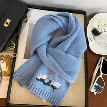 全羊毛ニットスカーフ【刺繍小花・赤色・秋冬用・保温・首元を守る】