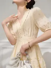 Vネックパフスリーブフレアドレス【レースデザイン・ウエスト切り替え・女性用】
