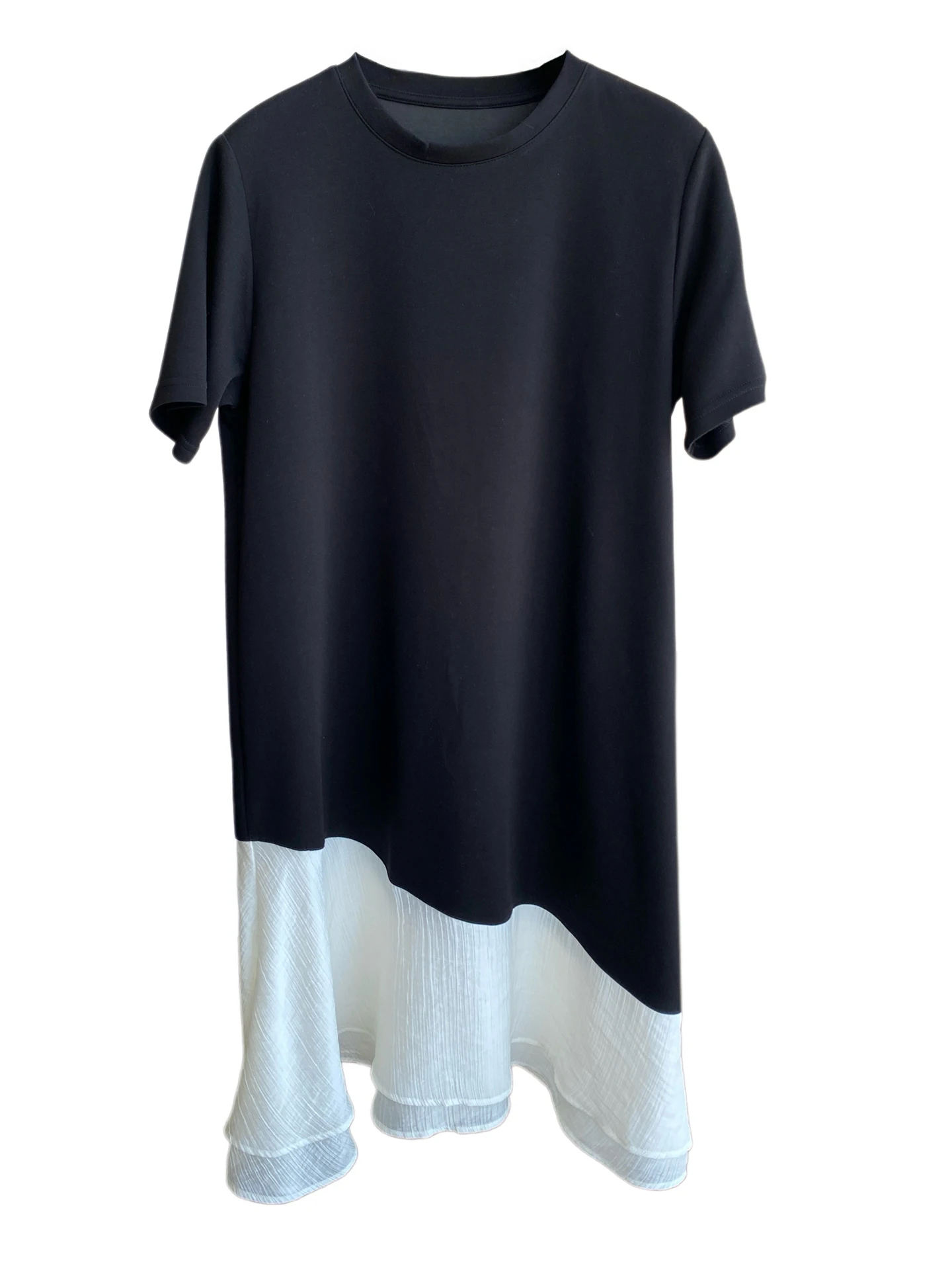 6月に着る20代女性の服はどう選ぶ？リネンドレスが解決する夏の着こなしの悩み