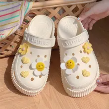 海辺のリゾートにぴったり！サンフラワーデザインの厚底サンダル【女性用・夏用】
