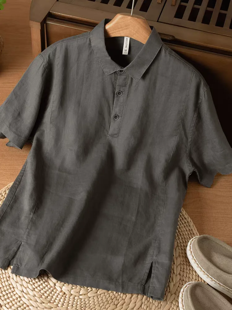 リネン製POLOカラー半袖Tシャツ：通気性と軽量設計が夏の日常に最適なシンプルスタイル
