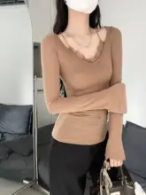 リボン付きレースデザインのVネック長袖Tシャツ【袖口スリット・重ね着風】（セットアップ対応）