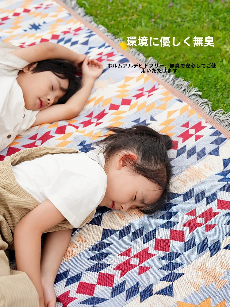 7月のキャンプで「どこにいるか」が大事なとき、どうやってマットを選ぶ？