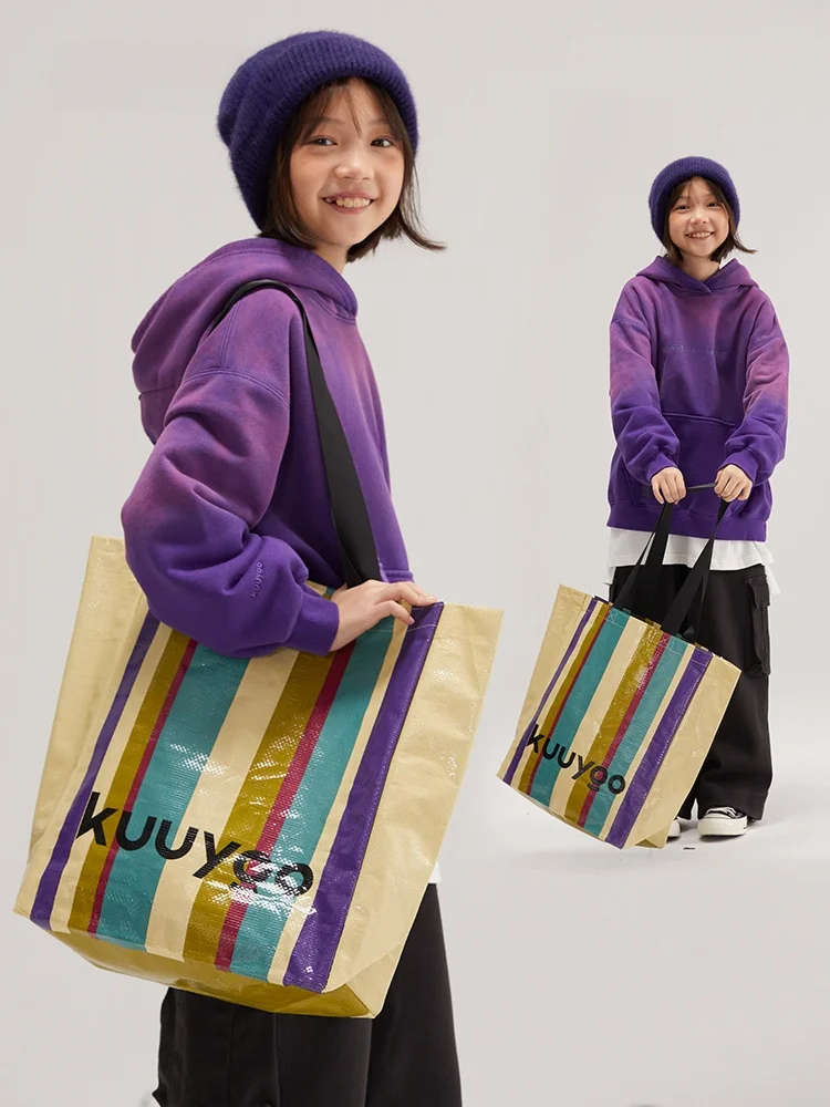通勤の毎日を彩る、子供の手に届くようなカラフルなトートバッグは？