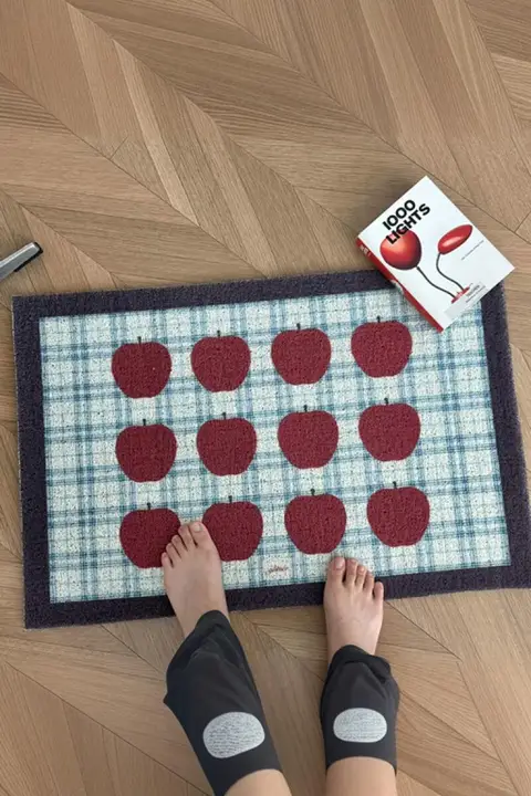 アップルデザインの玄関マット【耐汚れ・滑り止め・キッチン・バスルーム用】